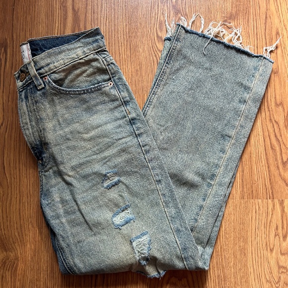 Urban Outfitters BDG Medium Wash Cowboy Distressed Jeans - Picture 1 of 2